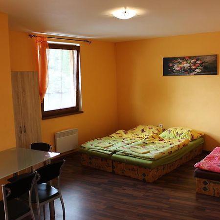 Marine Zavlahy Apartment Hrdejovice Luaran gambar