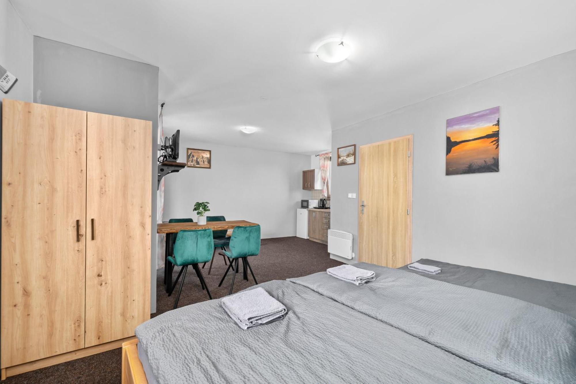 Marine Zavlahy Apartment Hrdejovice Luaran gambar
