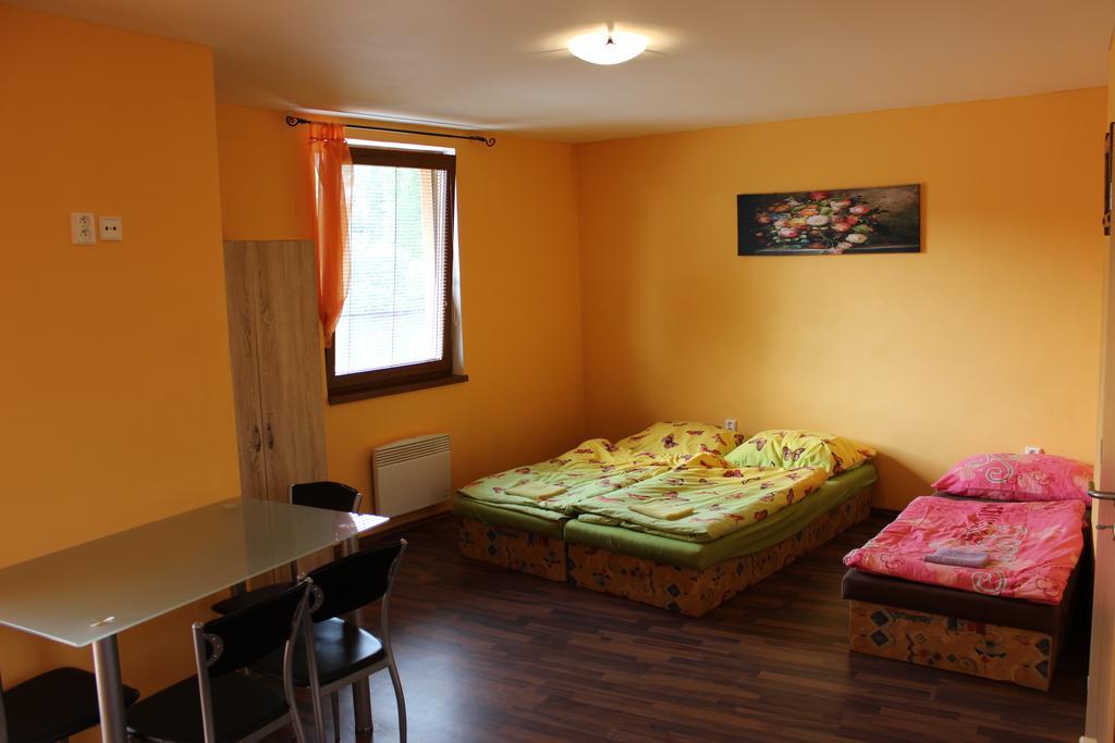 Marine Zavlahy Apartment Hrdejovice Luaran gambar