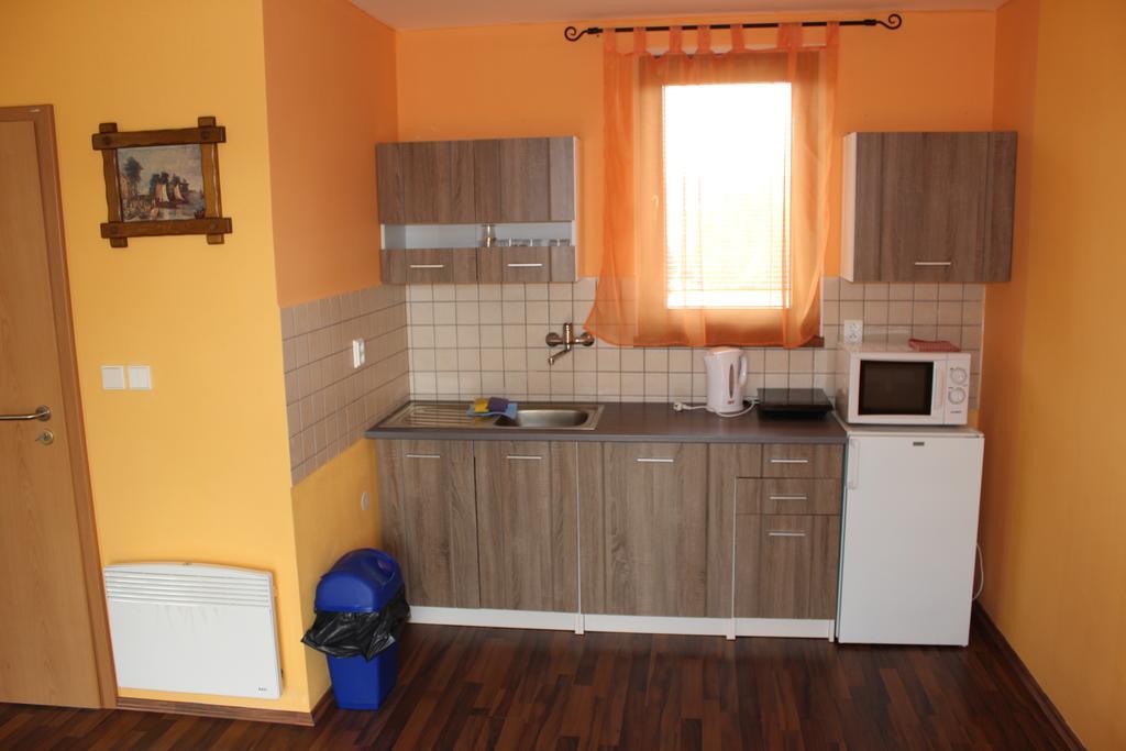 Marine Zavlahy Apartment Hrdejovice Luaran gambar