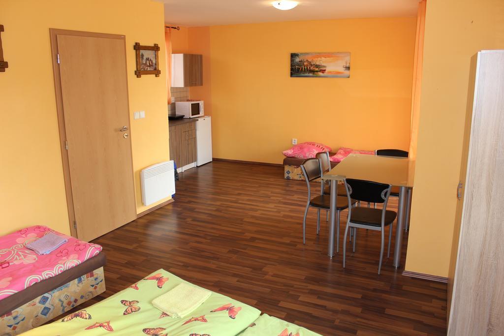 Marine Zavlahy Apartment Hrdejovice Luaran gambar